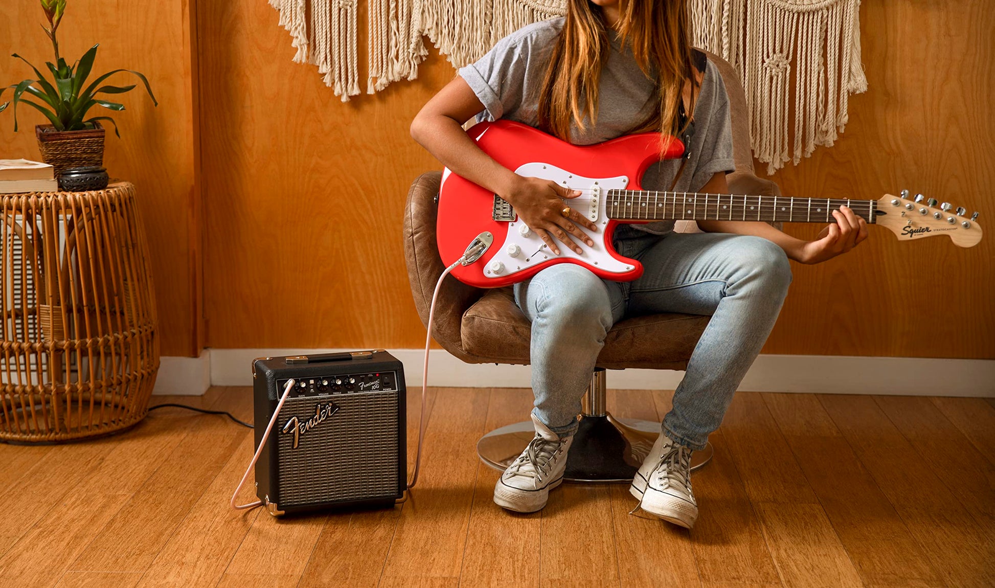 Fender Frontman 10G Guitar Amp, 10 Watts, with 2-Year Warranty, 6 Inch Fender Special Design Speaker, 5.75Dx10.25Wx11H Inches