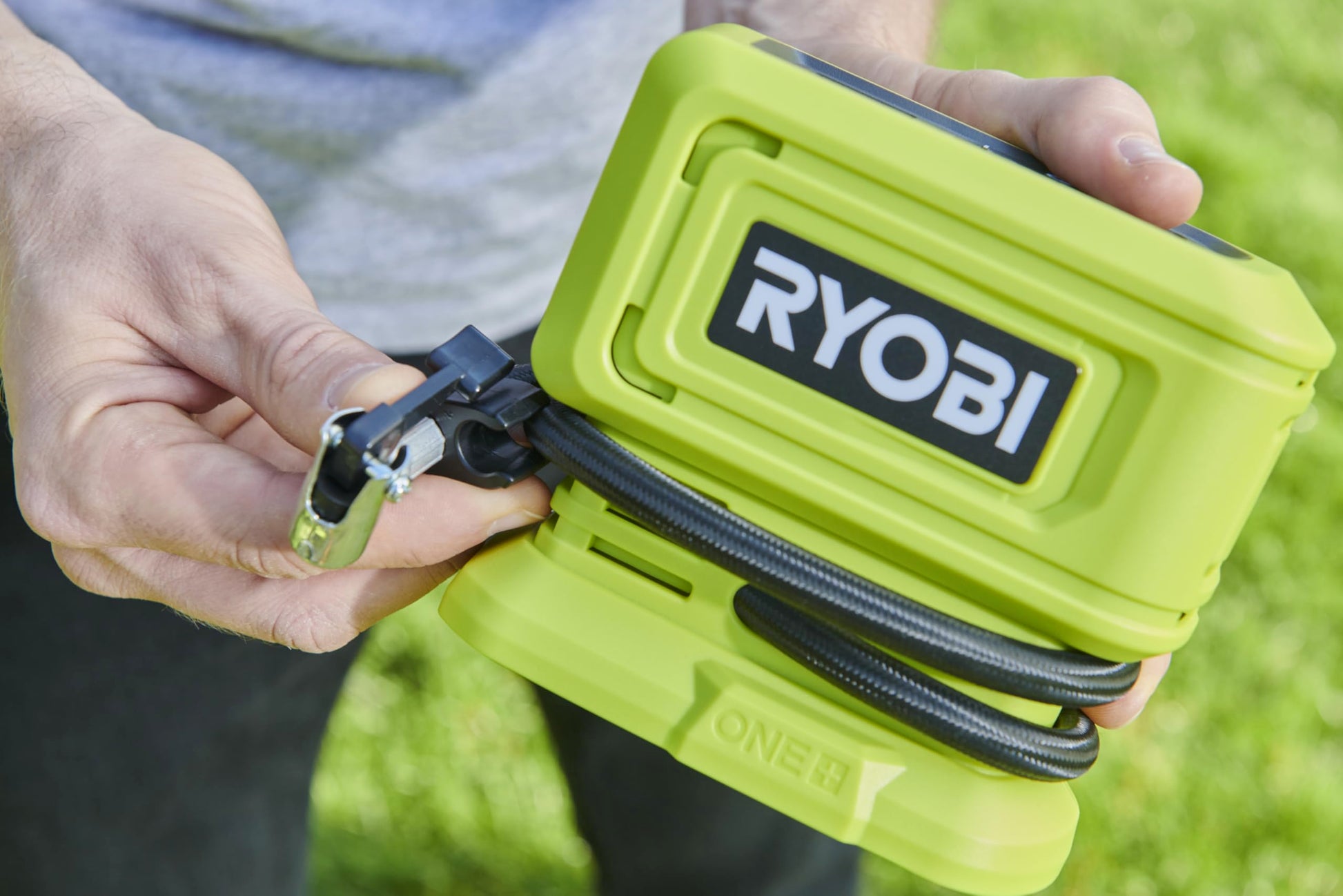 Ryobi - 18 V ONE+ 11 bar cordless compressor - tire and balloon inflation - Comes with 3 tips (without battery) - RPI18