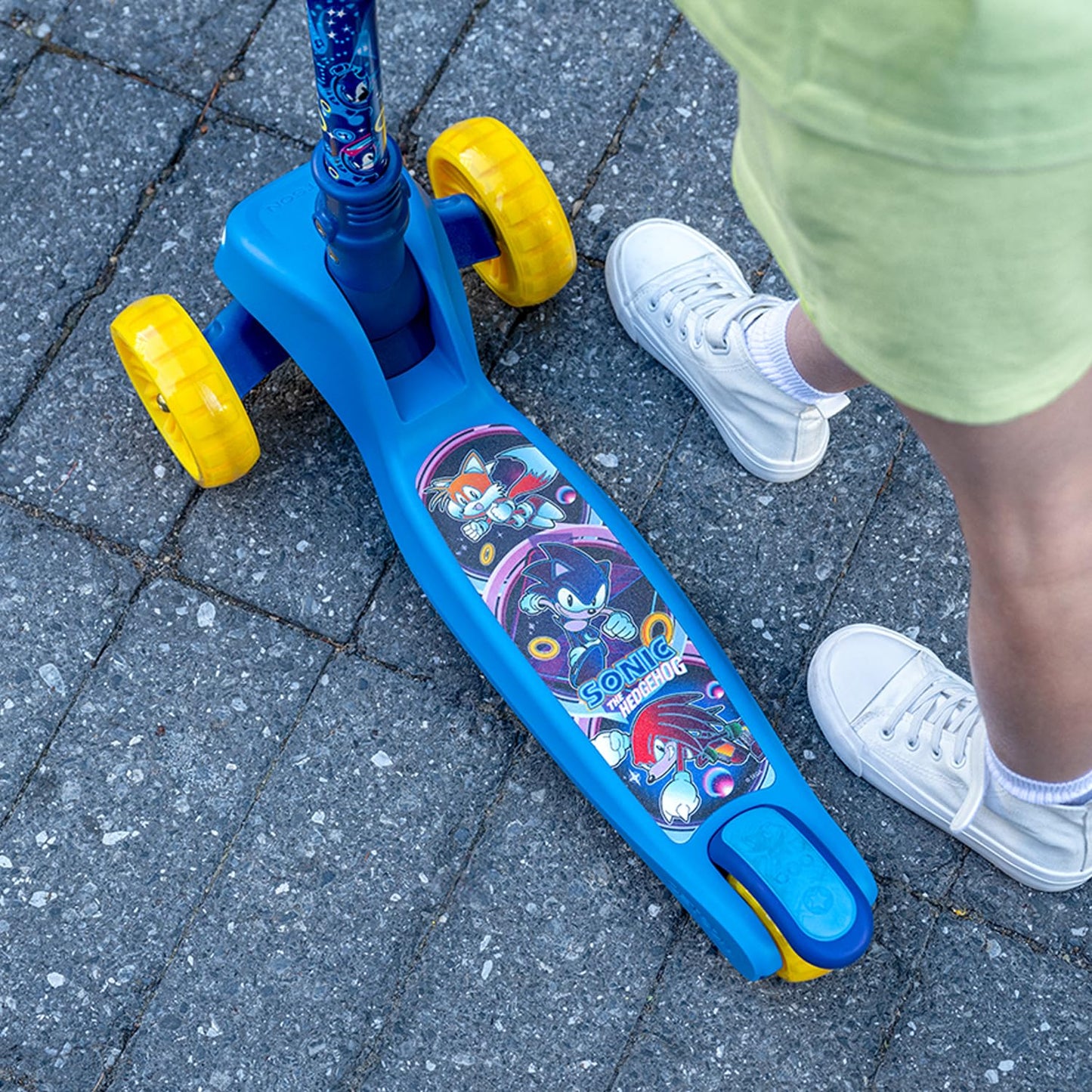 Jetson Character Kids Kick Scooter, LED Lights on Stem &amp; Light-Up Wheels, Lightweight Frame, Height-Adjustable Handlebar, Lean-to-Steer System, Easy-Fold Mechanism