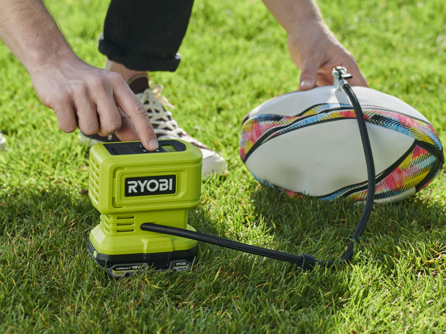 Ryobi - 18 V ONE+ 11 bar cordless compressor - tire and balloon inflation - Comes with 3 tips (without battery) - RPI18