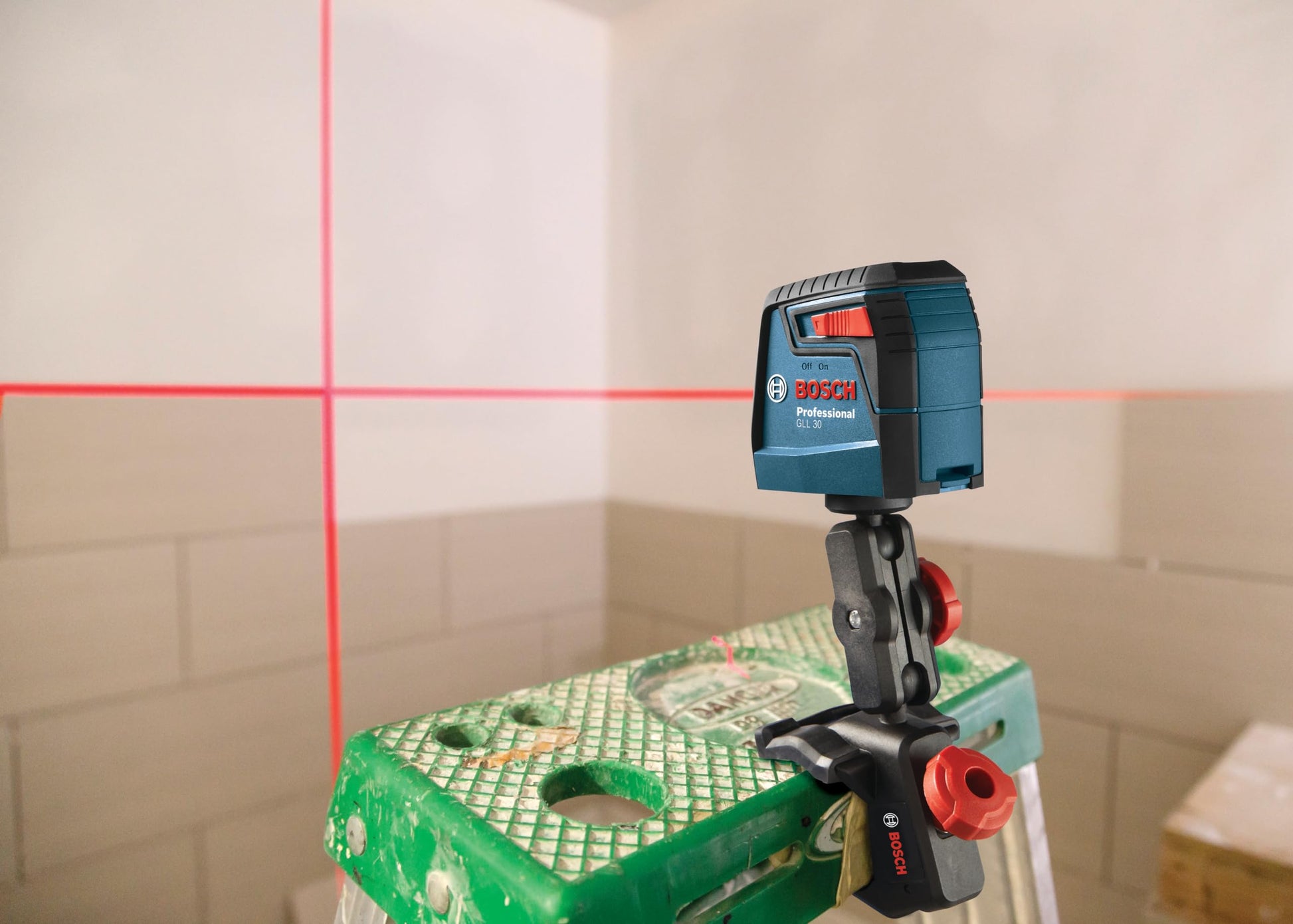 BOSCH GLL 30 30 FT Self-Leveling Cross-Line Laser, Includes 2 AA Batteries &amp; Flexible Mounting Device