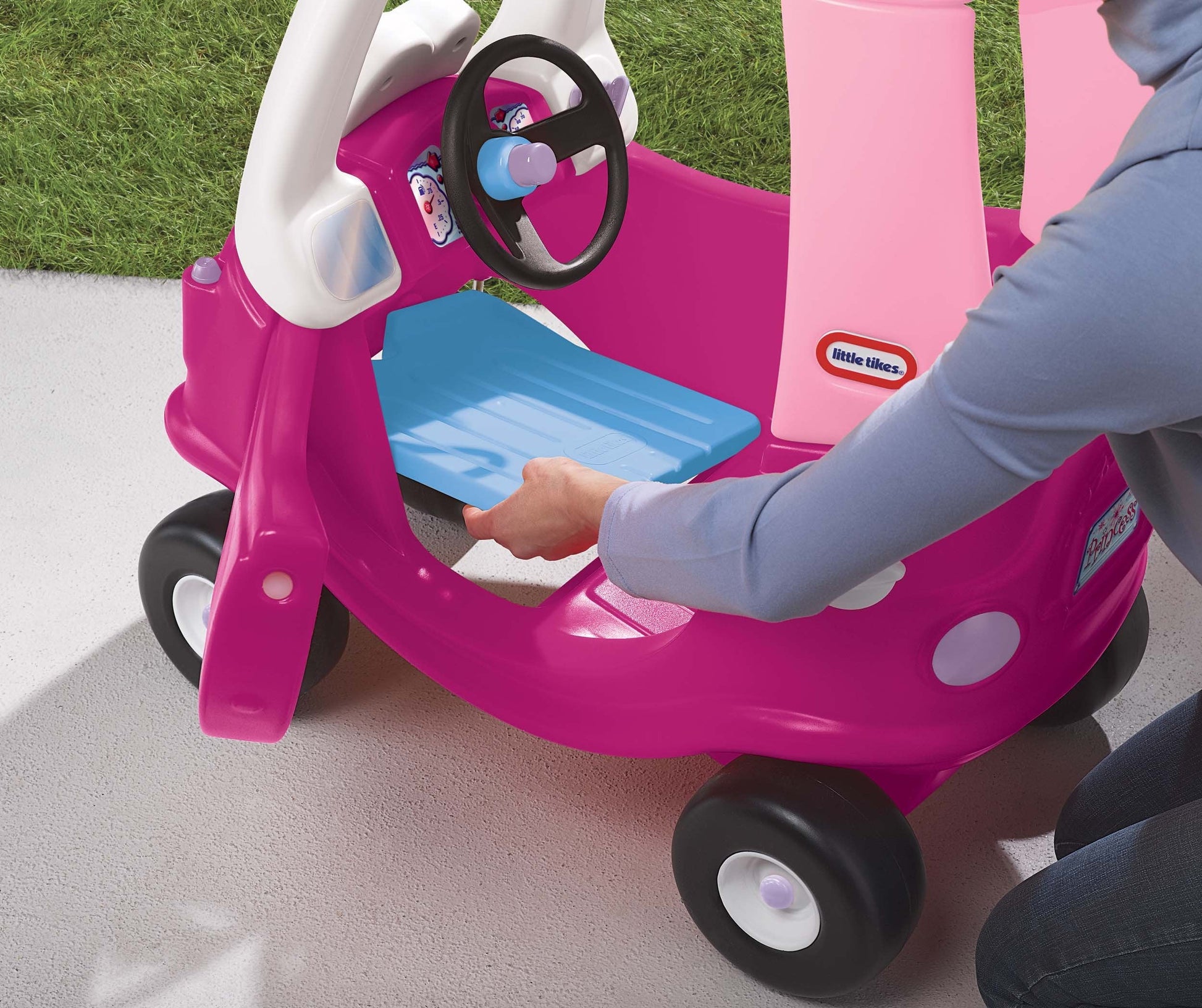 Little Tikes Princess Cozy Coupe Ride-On Toy - Toddler Car Push and Buggy Includes Working Doors, Steering Wheel, Horn, Gas Cap, Ignition Switch - For Boys and Girls Active Play , Magenta