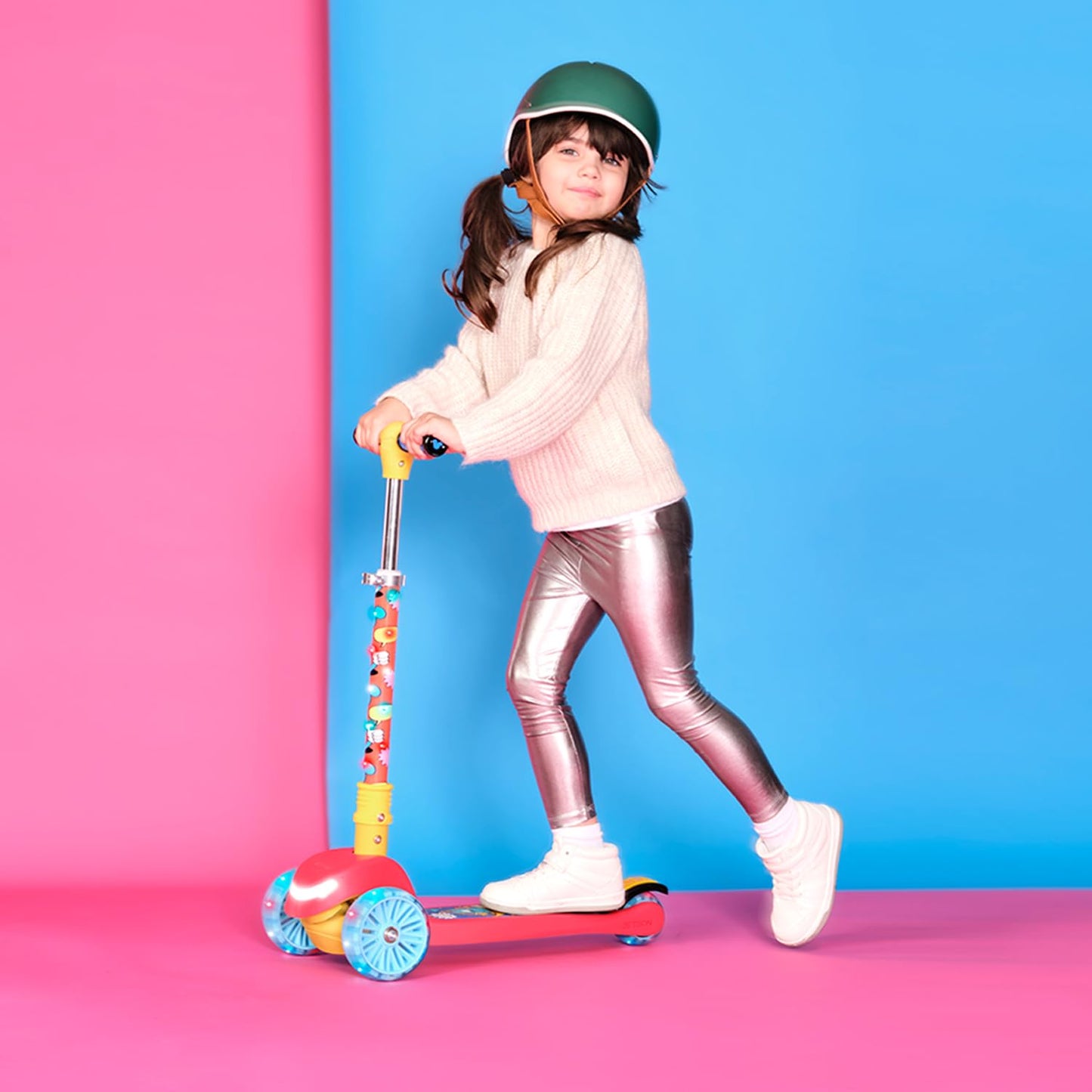 Jetson Character Kids Kick Scooter, LED Lights on Stem &amp; Light-Up Wheels, Lightweight Frame, Height-Adjustable Handlebar, Lean-to-Steer System, Easy-Fold Mechanism